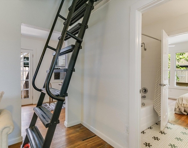 1110 W 22nd St - Photo Thumbnail 4