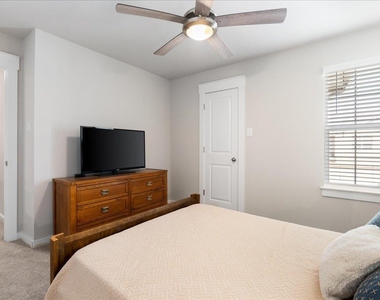 17103b Crane Fly Dr - Photo Thumbnail 22