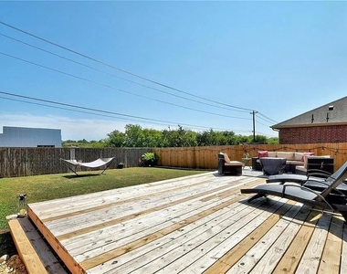 514 Travertine Trl - Photo Thumbnail 2