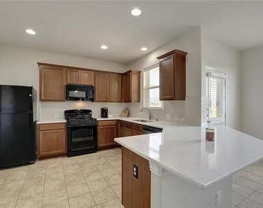 514 Travertine Trl - Photo Thumbnail 1