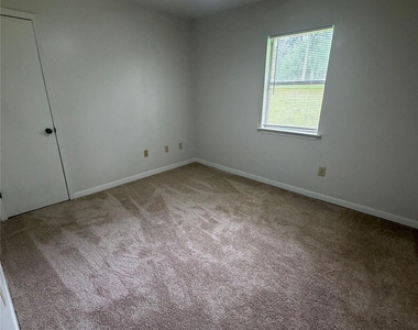 214 The Forest Rd - Photo Thumbnail 9