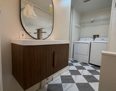 214 The Forest Rd - Photo Thumbnail 10