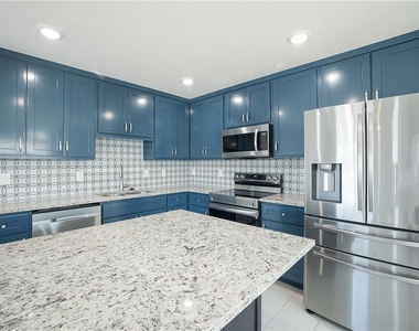 214 Lizzie St - Photo Thumbnail 1