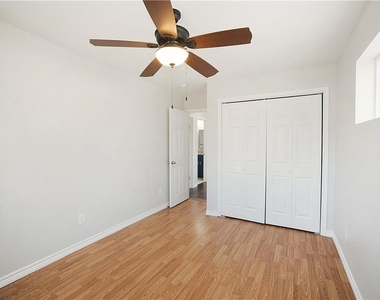 214 Lizzie St - Photo Thumbnail 16