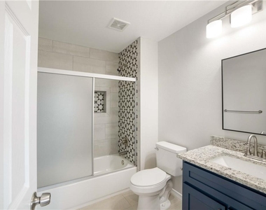 214 Lizzie St - Photo Thumbnail 17