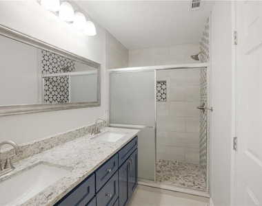 214 Lizzie St - Photo Thumbnail 9