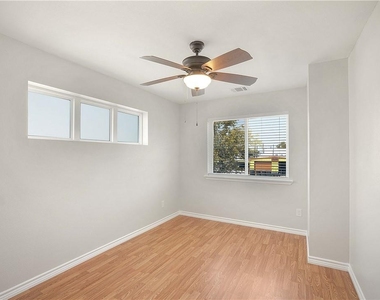 214 Lizzie St - Photo Thumbnail 15