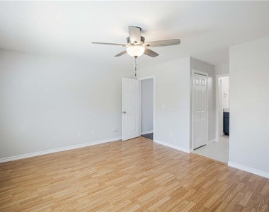 214 Lizzie St - Photo Thumbnail 8