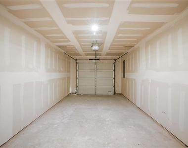 214 Lizzie St - Photo Thumbnail 18