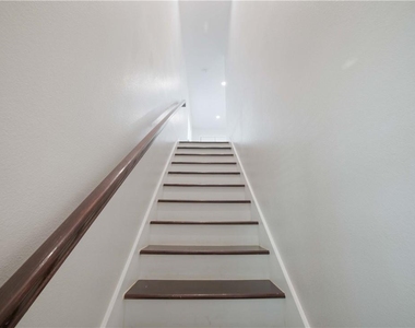 214 Lizzie St - Photo Thumbnail 7