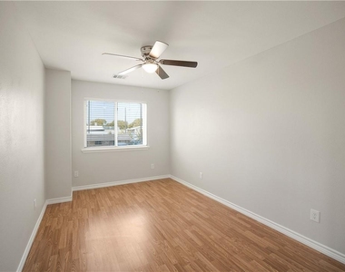 214 Lizzie St - Photo Thumbnail 13
