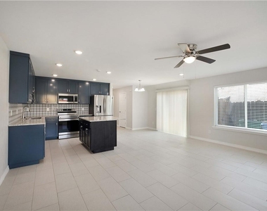 214 Lizzie St - Photo Thumbnail 4