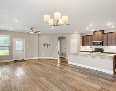 199 Kennicott Dr - Photo Thumbnail 6