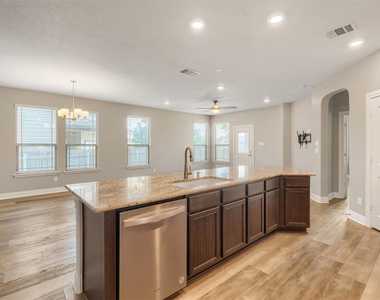 199 Kennicott Dr - Photo Thumbnail 8