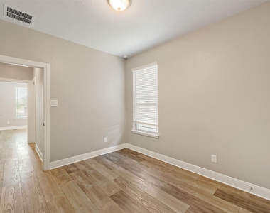 199 Kennicott Dr - Photo Thumbnail 15