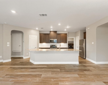 199 Kennicott Dr - Photo Thumbnail 5