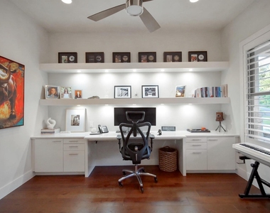 1002 Meriden Ln - Photo Thumbnail 32