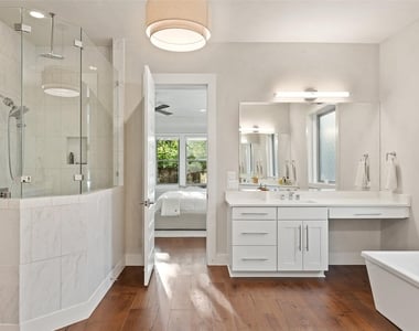 1002 Meriden Ln - Photo Thumbnail 21