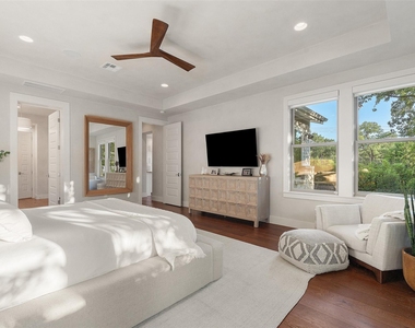 1002 Meriden Ln - Photo Thumbnail 20