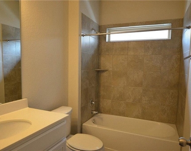 2304 S Lakeline Blvd - Photo Thumbnail 14