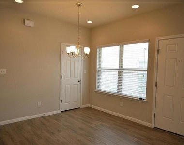 2304 S Lakeline Blvd - Photo Thumbnail 18