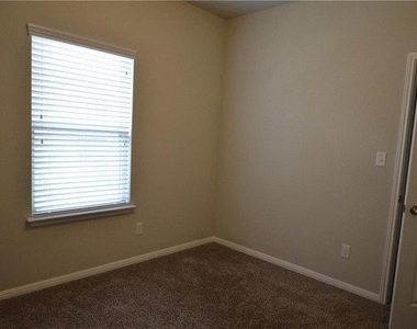 2304 S Lakeline Blvd - Photo Thumbnail 15