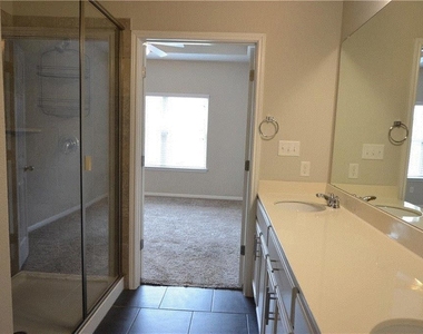 2304 S Lakeline Blvd - Photo Thumbnail 13