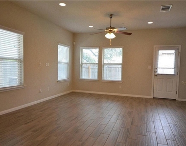 2304 S Lakeline Blvd - Photo Thumbnail 22
