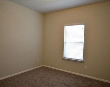 2304 S Lakeline Blvd - Photo Thumbnail 16