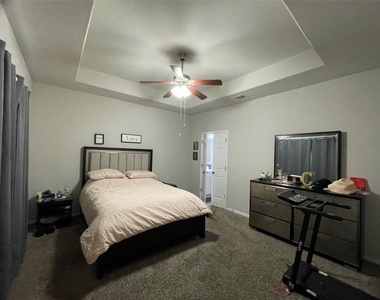 2304 S Lakeline Blvd - Photo Thumbnail 6