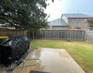 2304 S Lakeline Blvd - Photo Thumbnail 12