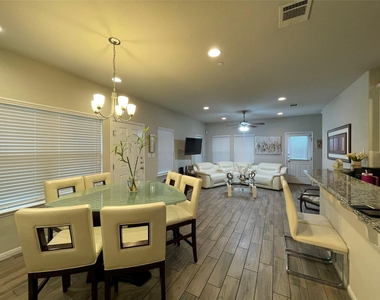 2304 S Lakeline Blvd - Photo Thumbnail 11