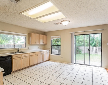 813 Kettering Dr - Photo Thumbnail 4