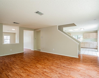 813 Kettering Dr - Photo Thumbnail 2