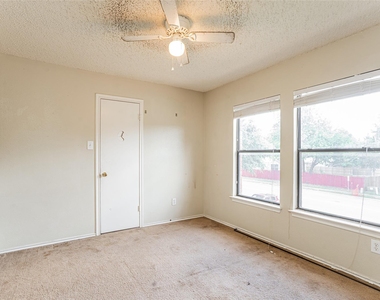 813 Kettering Dr - Photo Thumbnail 9