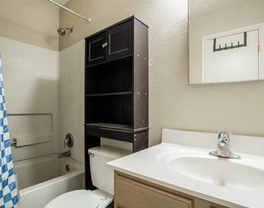 813 Kettering Dr - Photo Thumbnail 11