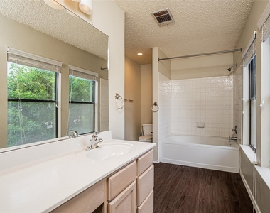 813 Kettering Dr - Photo Thumbnail 7