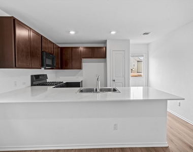 228 Patagonia St - Photo Thumbnail 8
