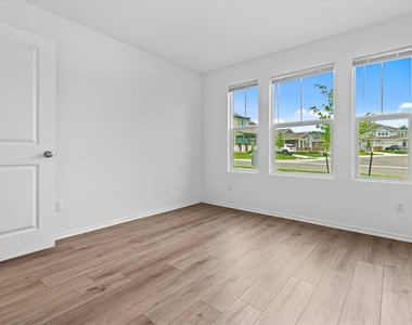228 Patagonia St - Photo Thumbnail 16
