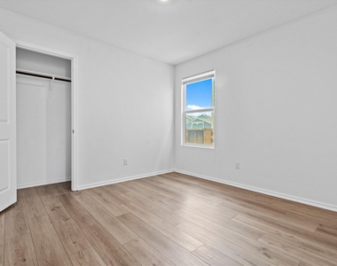 228 Patagonia St - Photo Thumbnail 15