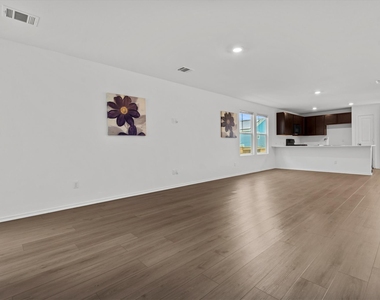 228 Patagonia St - Photo Thumbnail 9