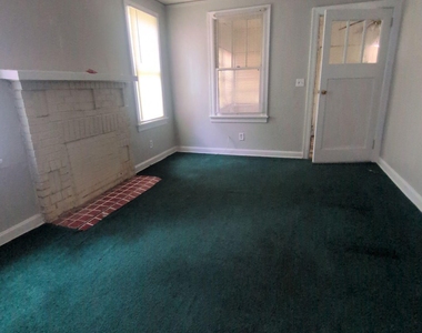 811 Mackinaw Street - Photo Thumbnail 3