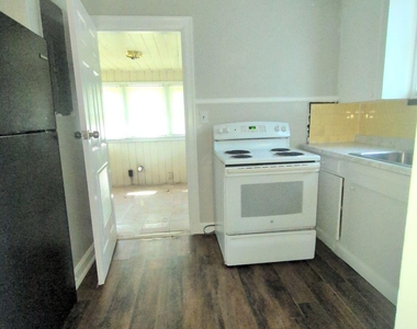 811 Mackinaw Street - Photo Thumbnail 7