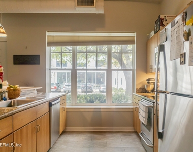 1661 Riverside Avenue - Photo Thumbnail 8