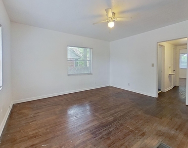 1464 Holmesdale Road - Photo Thumbnail 4