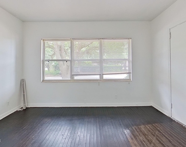 1464 Holmesdale Road - Photo Thumbnail 5