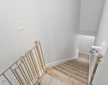 213 Larkin Place - Photo Thumbnail 11
