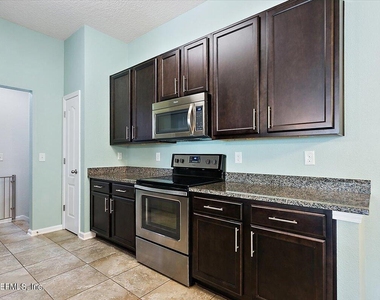 213 Larkin Place - Photo Thumbnail 4