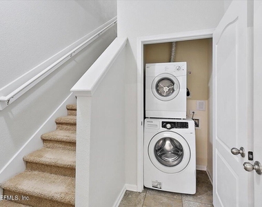 213 Larkin Place - Photo Thumbnail 12
