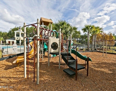 213 Larkin Place - Photo Thumbnail 17